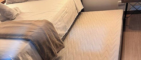 1 bedroom, iron/ironing board, internet, bed sheets