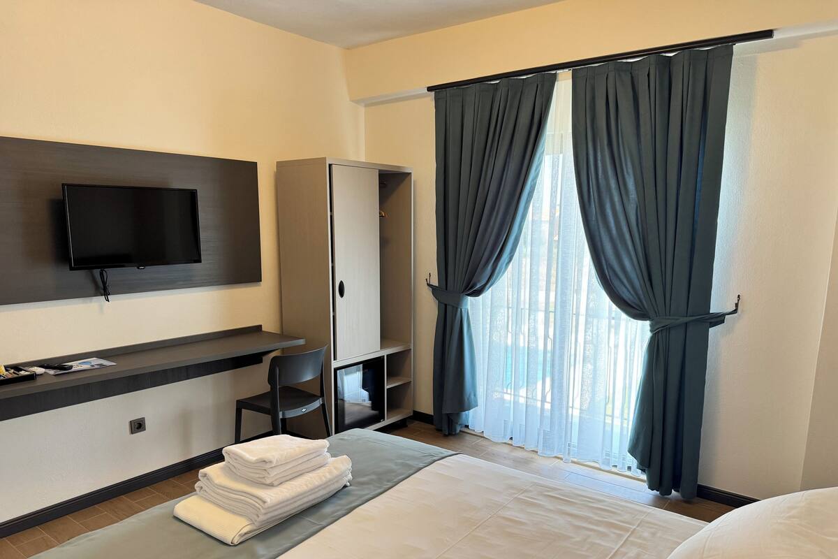 Standard Double Room, Balcony, Garden View