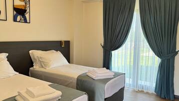 Basic-Zweibettzimmer, Balkon, Gartenblick | Kostenloses WLAN