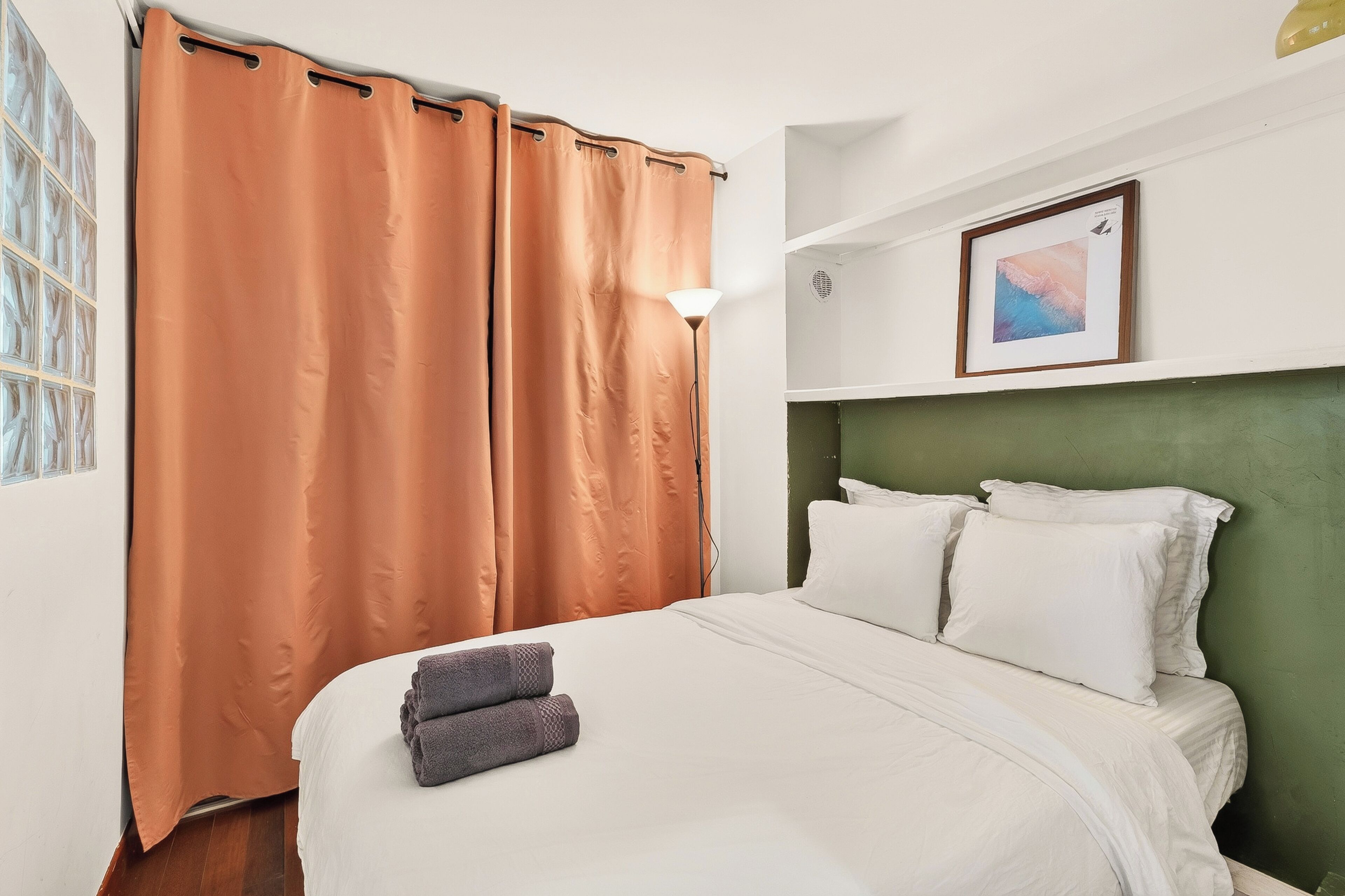 1 bedroom, iron/ironing board, internet, bed sheets