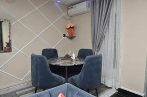 Dining - Luxury 3-Bedroom Retreat in Ikeja | 3 Queen Beds • 24/7 Power • Near the Airport (Lagos)