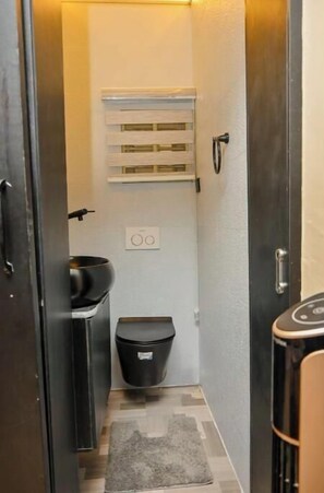 Bathroom - Luxury 3-Bedroom Retreat in Ikeja | 3 Queen Beds • 24/7 Power • Near the Airport (Lagos)