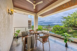 Outdoor dining - ELIVAAS RK Villa 4BHK Hideaway with Pool (Lonavala)