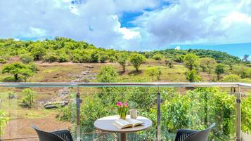 Villa Deluxe, vista a la colina | Restaurante al aire libre