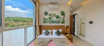 ELIVAAS RK Villa 4BHK Hideaway with Pool
