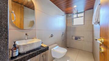 Deluxe Villa, Hill View | Bathroom