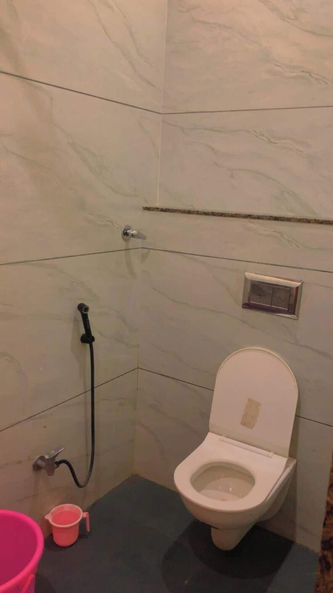 Deluxe Double Room, City View | Bathroom | Shower, free toiletries, towels