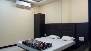 Quarto casal luxo, vista para a cidade | Escrivaninha, Wi-Fi de cortesia
