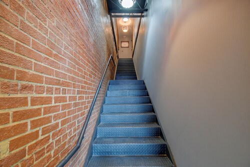 Urban Downtown Roanoke Loft w/ Private Hot Tub