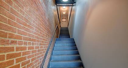 Urban Downtown Roanoke Loft w/ Private Hot Tub