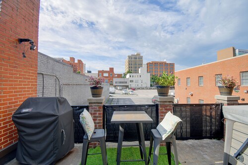 Urban Downtown Roanoke Loft w/ Private Hot Tub