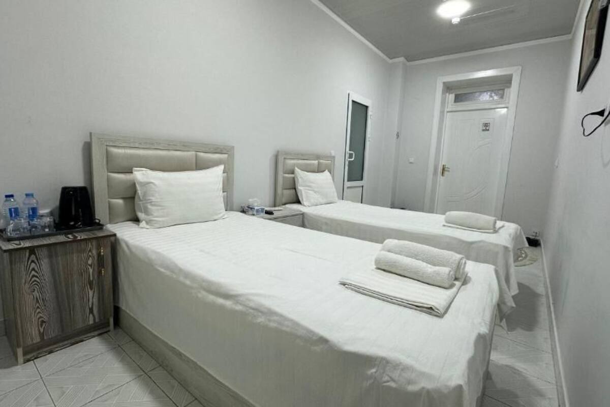 Twin Room | In-room safe, desk, laptop workspace, soundproofing