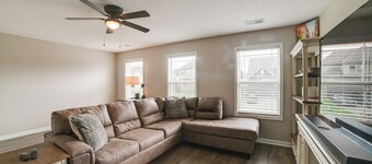 8 Mi to Fort Campbell! Family Home w/ Patio & Yard