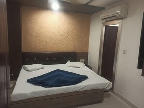 Deluxe-Doppelzimmer, Stadtblick | Schreibtisch, kostenloses WLAN