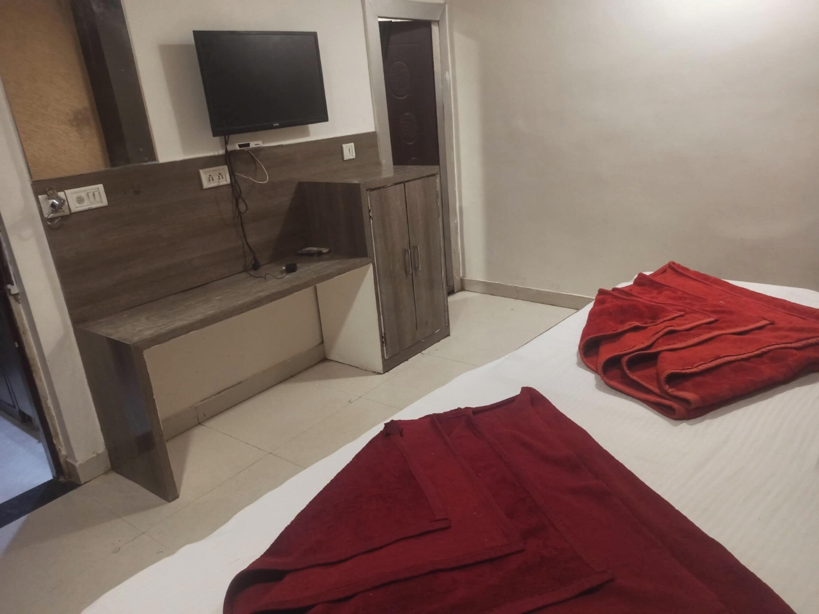 Deluxe Quadruple Room, City View | Desk, WiFi (free)