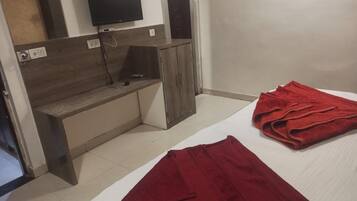 Deluxe Quadruple Room, City View | Desk, WiFi (free)