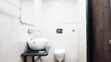 Double Room, Balcony, Ocean View | Bathroom | Shower, free toiletries, hair dryer, slippers