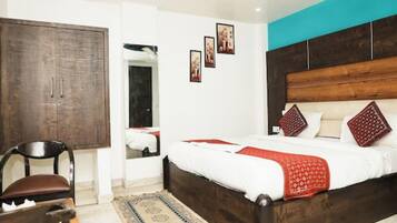 Double Room, Balcony, Ocean View | In-room safe, desk, iron/ironing board (on request), WiFi (free)