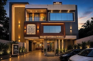 Front of property - Hotel Smart International (New Delhi)