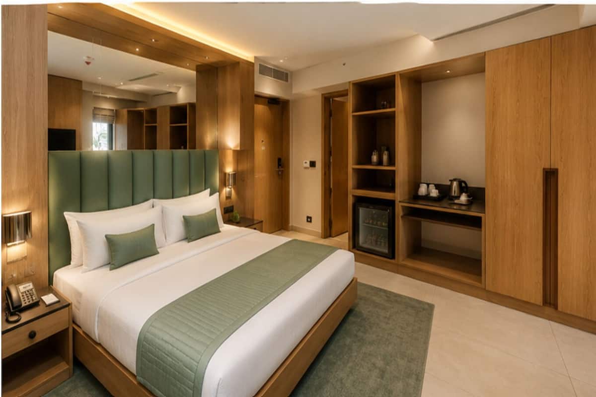 Superior Double Room | In-room safe, laptop workspace, blackout drapes, soundproofing