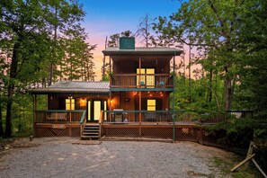 Exterior - Hot Tub + Arcade + Decks | Mins to Pigeon Forge Parkway | Dream Chaser (Sevierville)