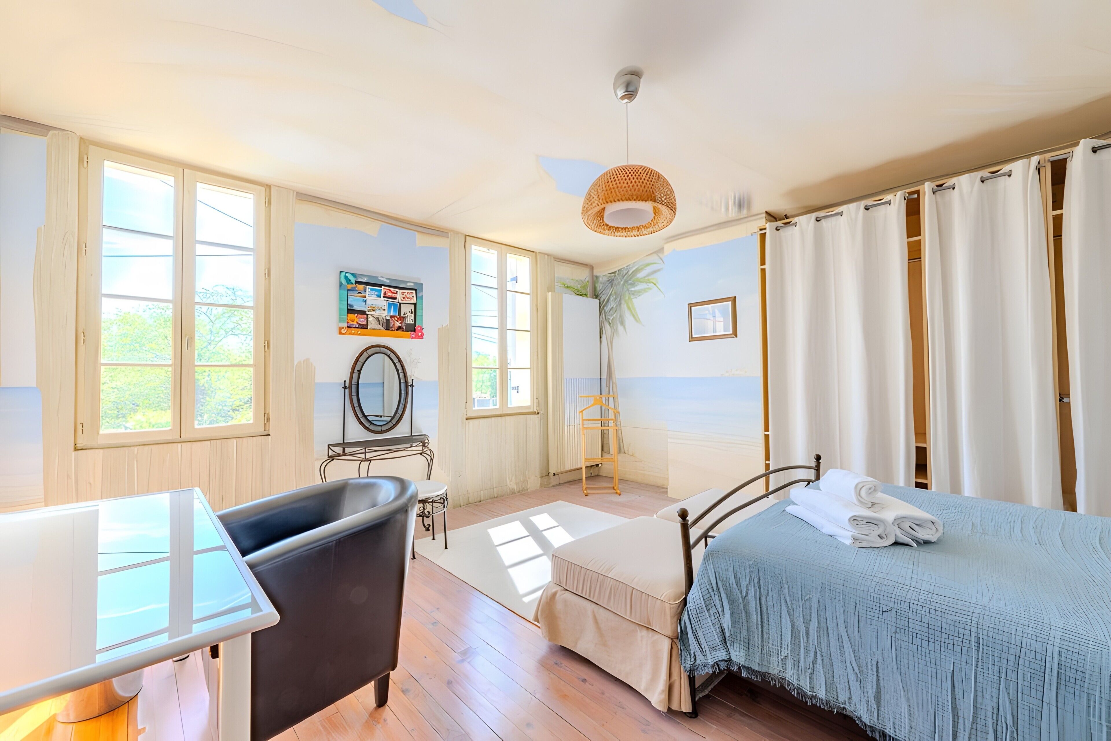 3 chambres, fer et planche à repasser, Wi-Fi, draps fournis
