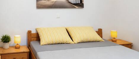 2 bedrooms, in-room safe, WiFi (free)