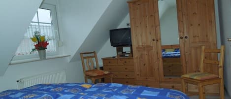 3 bedrooms, travel cot, free WiFi