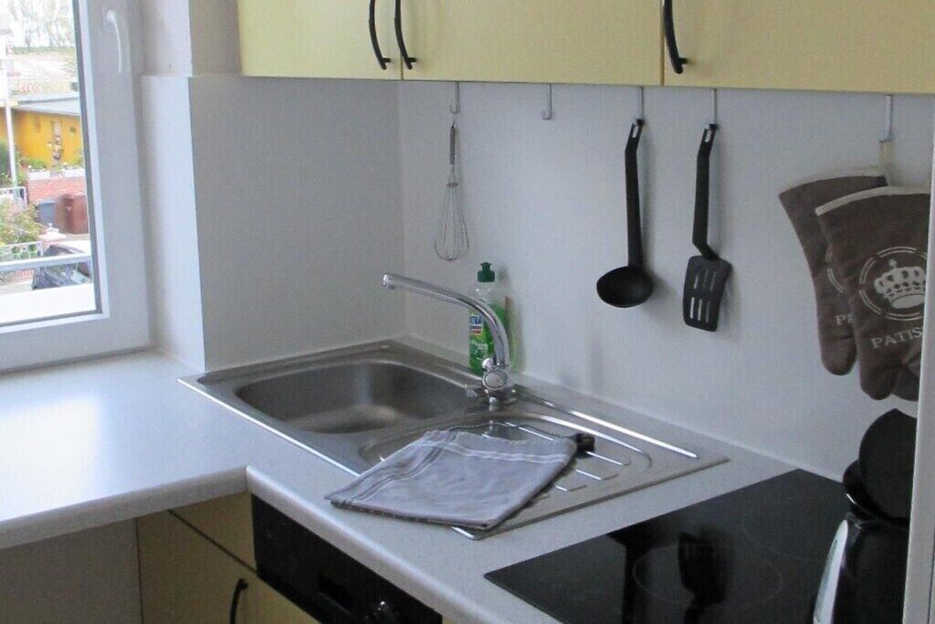 Fridge, stovetop, dishwasher