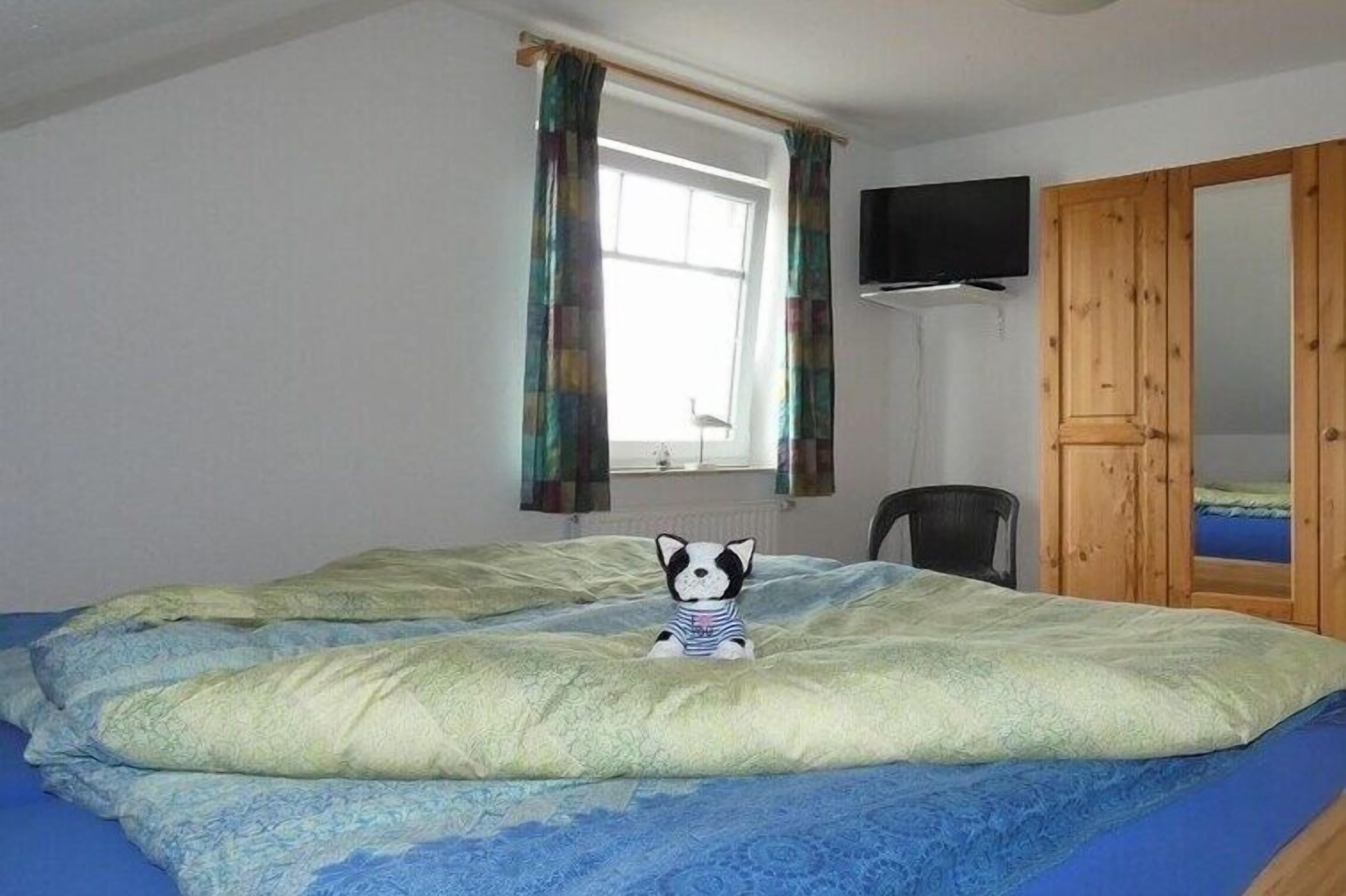 2 bedrooms, travel cot, free WiFi