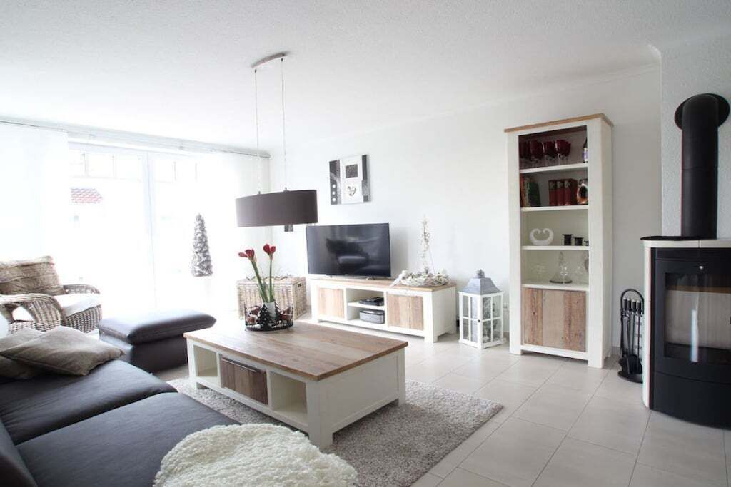 Smart TV, fireplace, DVD player
