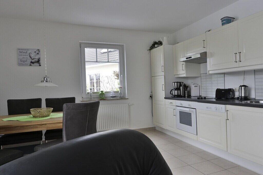 Coffee/tea maker, fridge, oven, stovetop