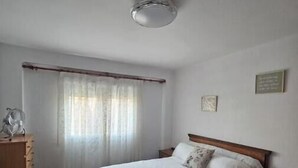 Internet, bed sheets - Malvarrosa Beach Studio Apartment 10 (València)
