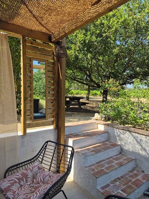 Terrace/patio - Vrbo Property (La Tour-d'Aigues)