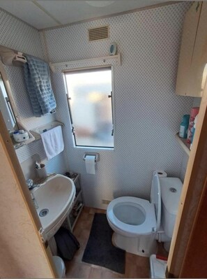 Bathroom - Vrbo Property (Couvin)