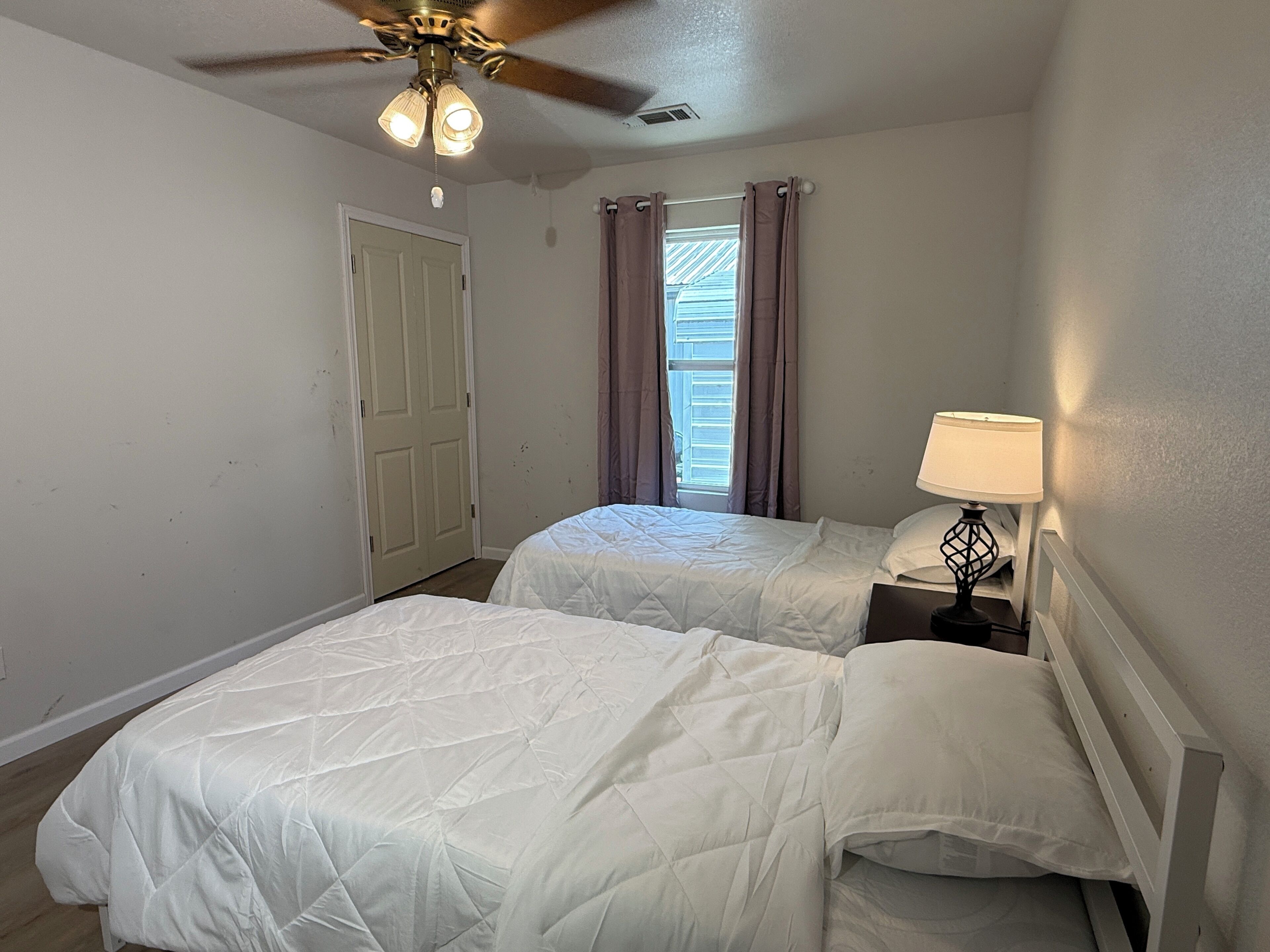 7 habitaciones, tabla de planchar con plancha, internet y ropa de cama 