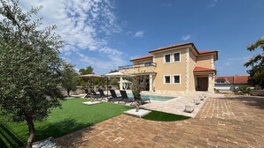 Exterior - Beautiful home in Rasopasno (Rasopasno)