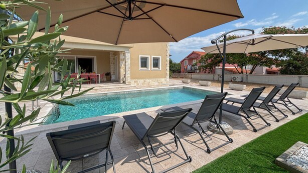 Pool - Beautiful home in Rasopasno (Rasopasno)