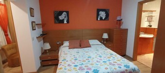 Country House with a Private Pool, 10 Minutes from Cuenca, for Groups ⭐