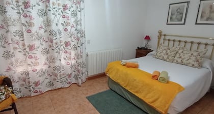 Country House with a Private Pool, 10 Minutes from Cuenca, for Groups ⭐