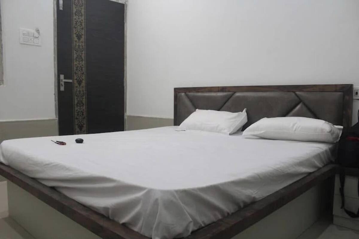 Deluxe Double Room, City View | Desk, free WiFi