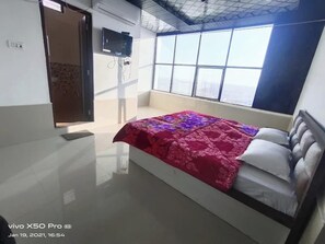 Meja kerja dan Wi-Fi gratis