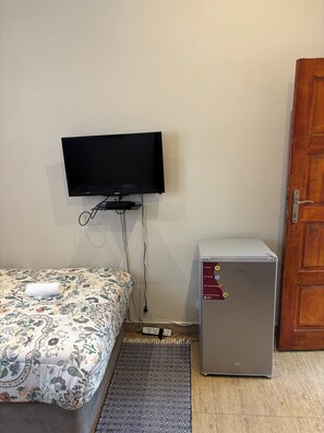 Tabla de planchar con plancha, acceso a internet y ropa de cama 