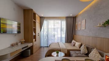 Luxury Studio, City View | Living area