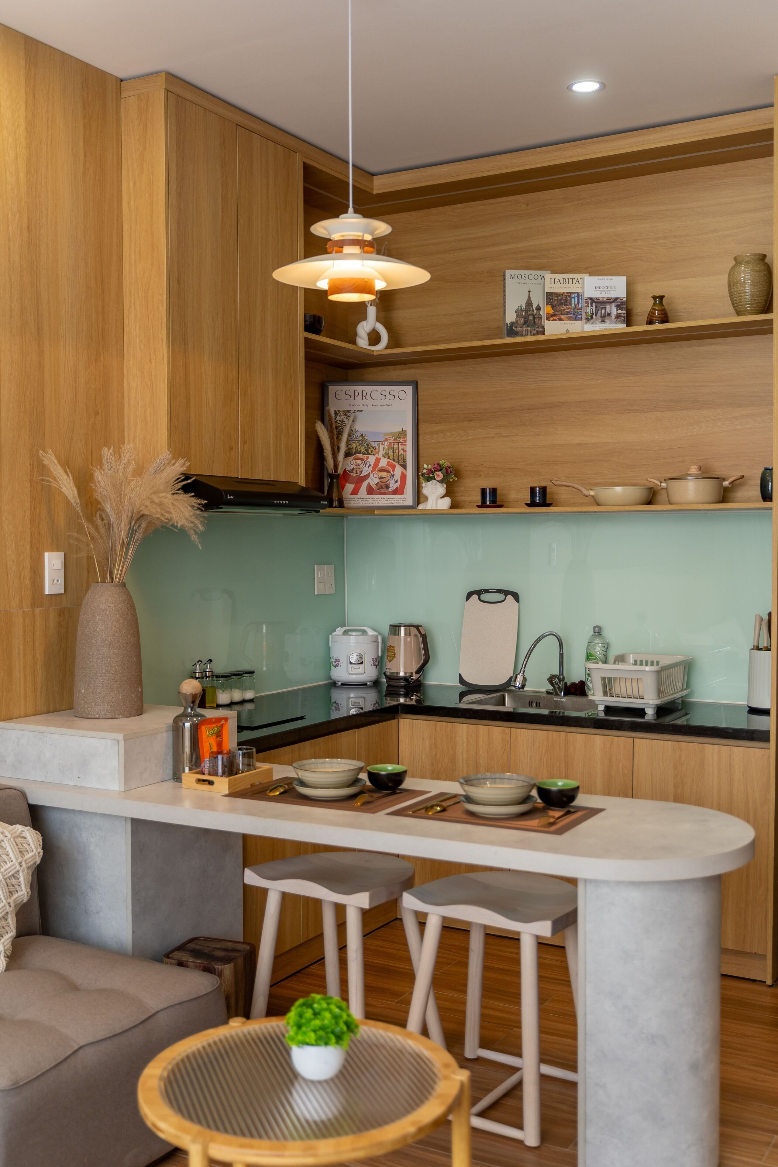 Luxury Studio, City View | Private kitchen | Fridge, microwave, stovetop, cookware/dishes/utensils