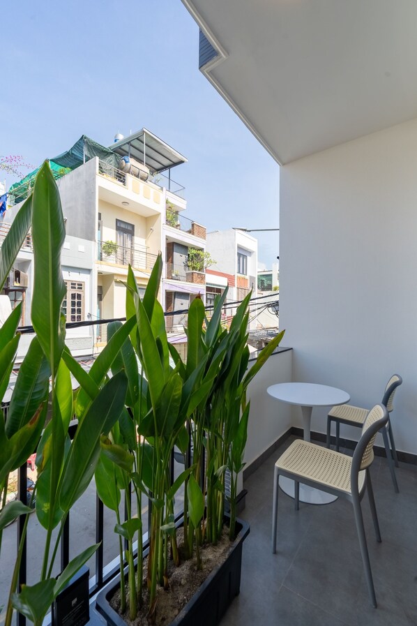 Outdoor dining - BaBô Homestay (Da Nang)