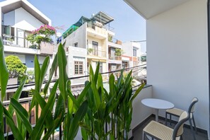 Outdoor dining - BaBô Homestay (Da Nang)