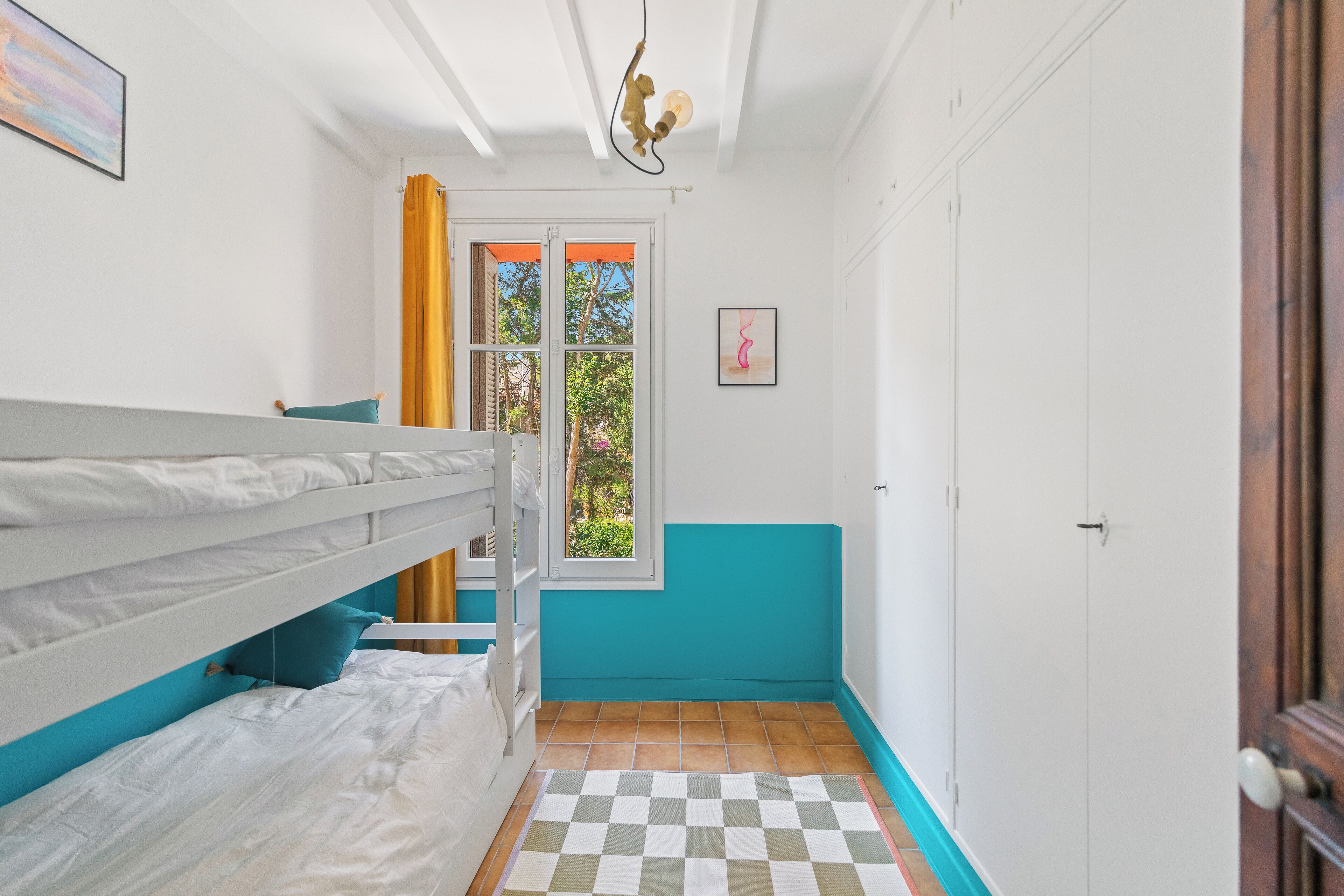 7 chambres, fer et planche à repasser, Wi-Fi, draps fournis