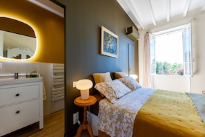 Unclassified image, 4 of 32, button - Château Haut Cazevert Guesthouse with Pool, Wi-Fi, and Air Conditioning (Blasimon)