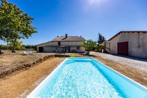 Pool - Château Haut Cazevert Guesthouse with Private Pool, Wi-Fi, and Air Conditioning (Blasimon)